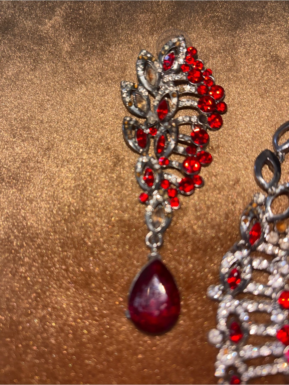 Red and clear rhinestones necklace and earrings set - Picture 6 of 7